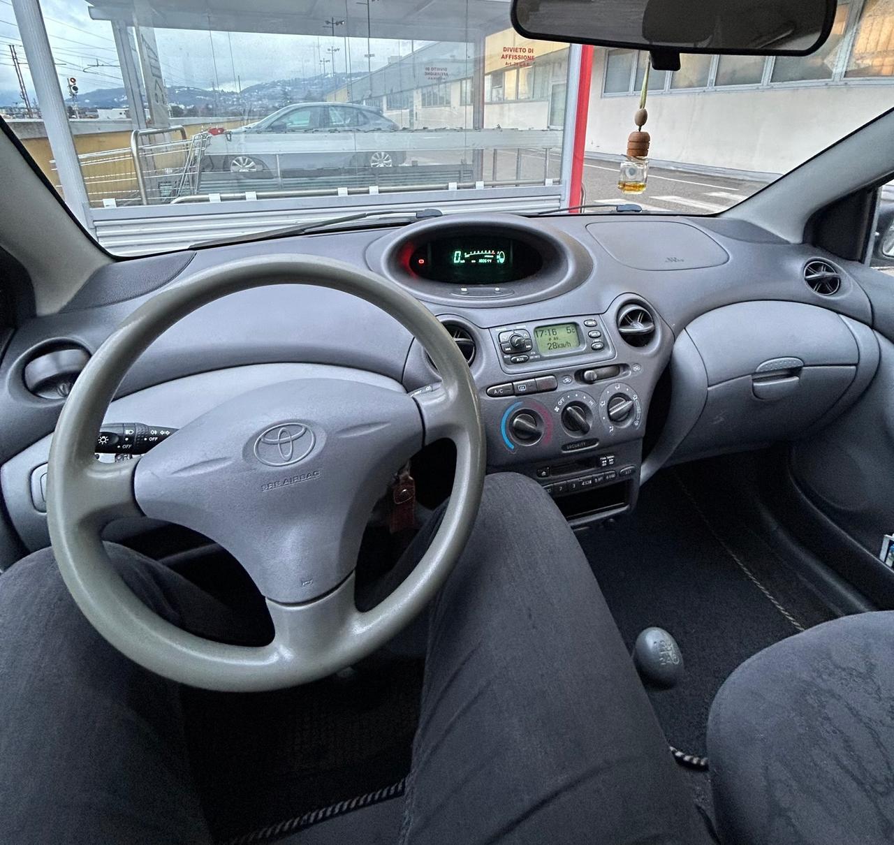 Toyota Yaris 1.0i 16V cat SOL 3 porte Neopatentati