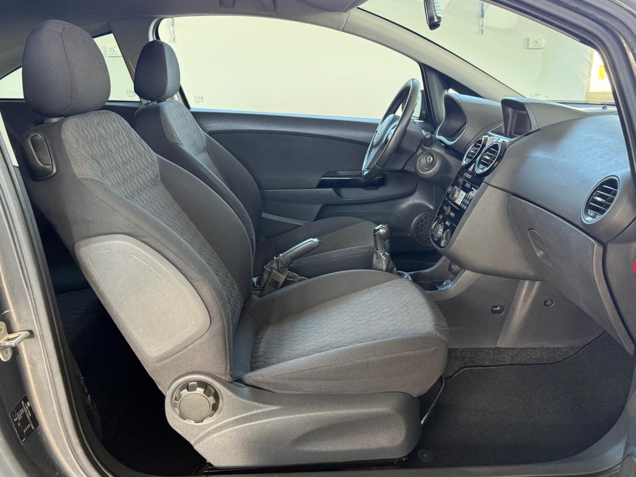 Opel Corsa 1.2 3 porte b-color ok neopatentati