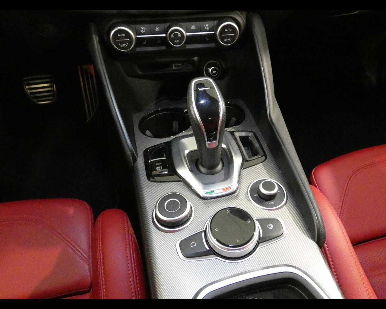 ALFA ROMEO Giulia (2016) - Giulia 2.2 Turbodiesel 210 CV AT8 AWD Q4 Veloce