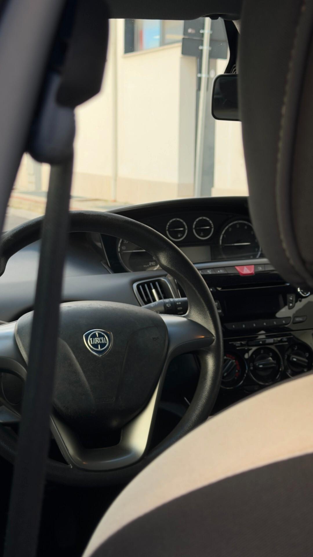 Lancia Ypsilon 1.2 69 CV 5 porte GPL Ecochic Platinum
