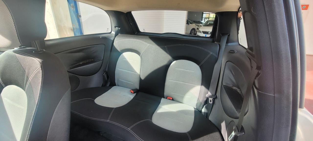 Lancia Ypsilon 1.2 Momo Design