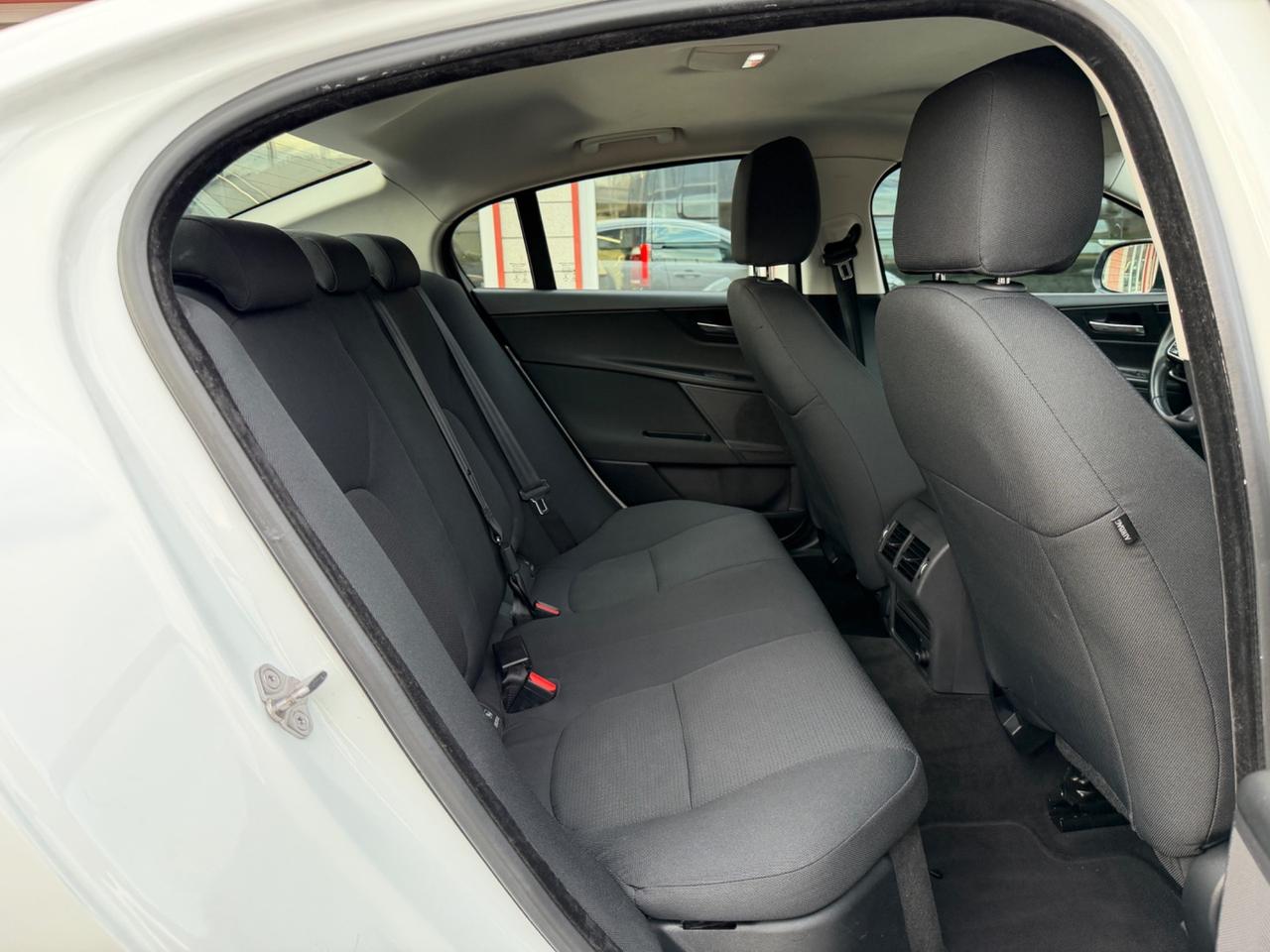 Jaguar XE - Prestige - FULL OPTIONAL