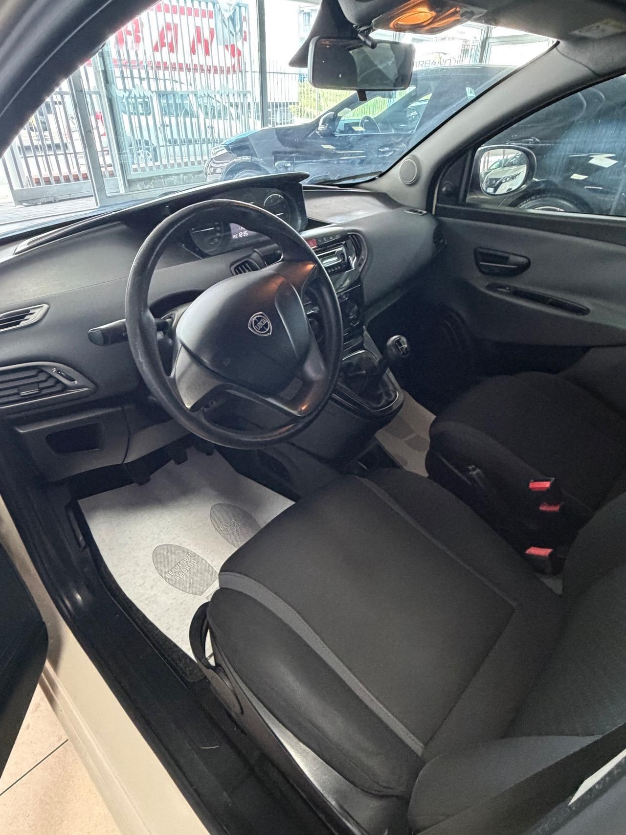 Lancia Ypsilon 1.3 MJT 16V 95 CV 5 porte S&S Silver