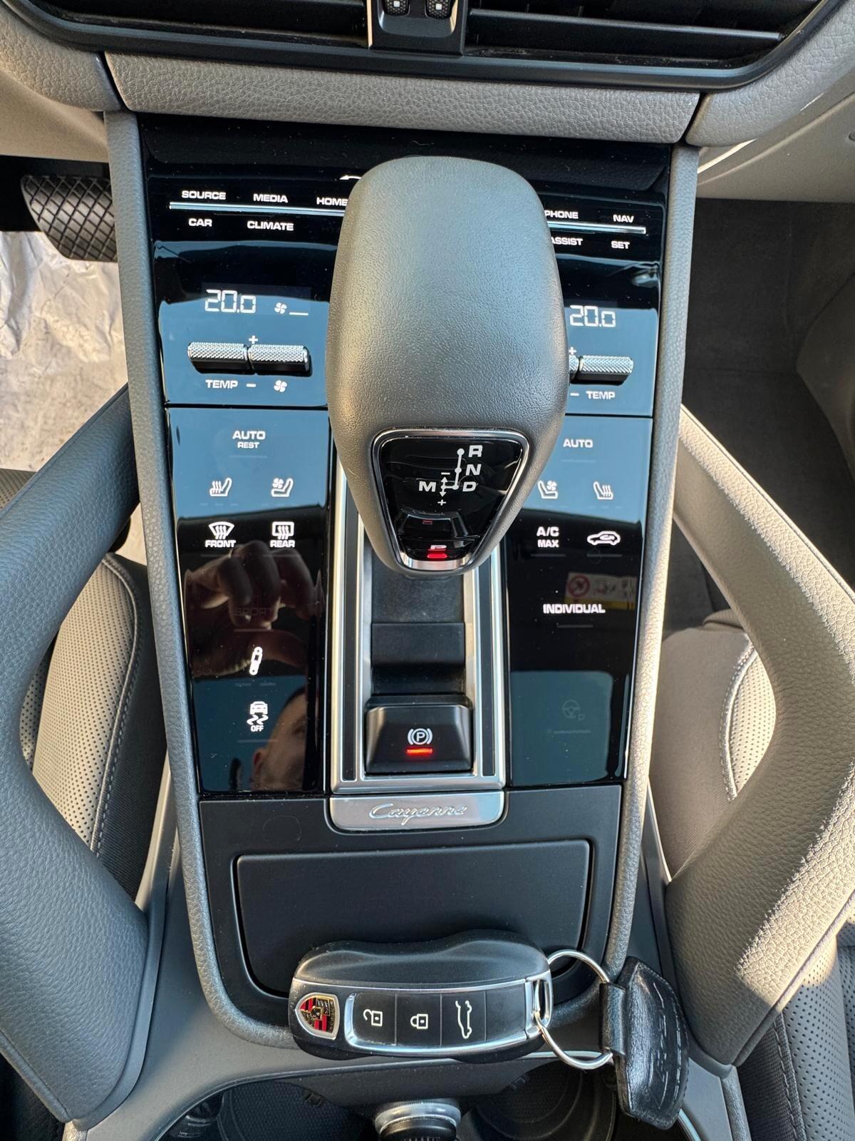 Porsche Cayenne Coupé 3.0 V6 E-Hybrid Platinum Edition