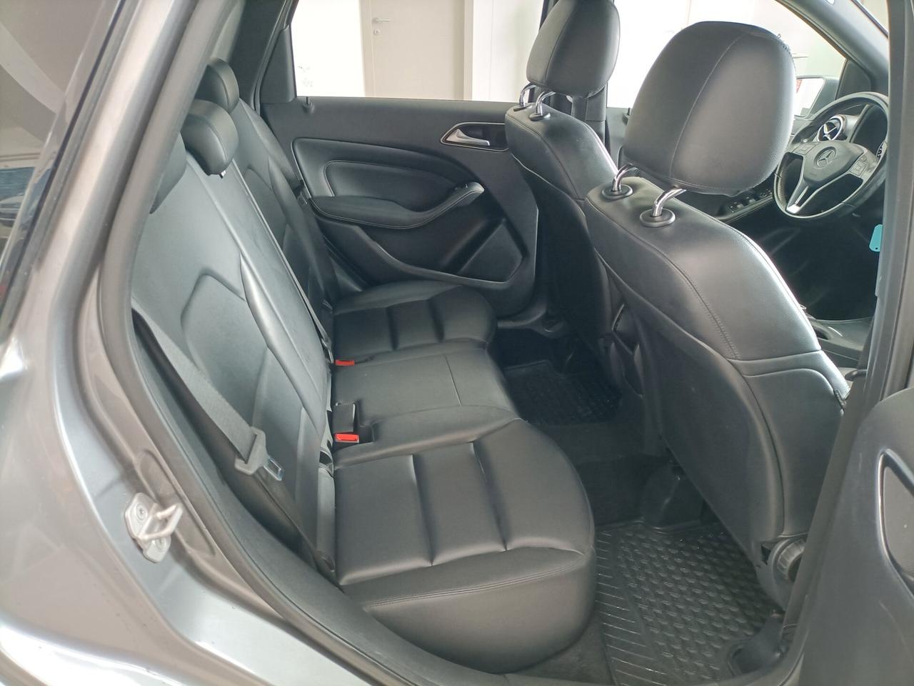 Mercedes-benz B 180 CDI BlueEFFICIENCY Premium 01/2012