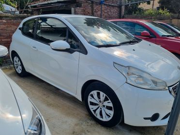 Peugeot 208 1.4 HDi 68 CV 3 porte Allure