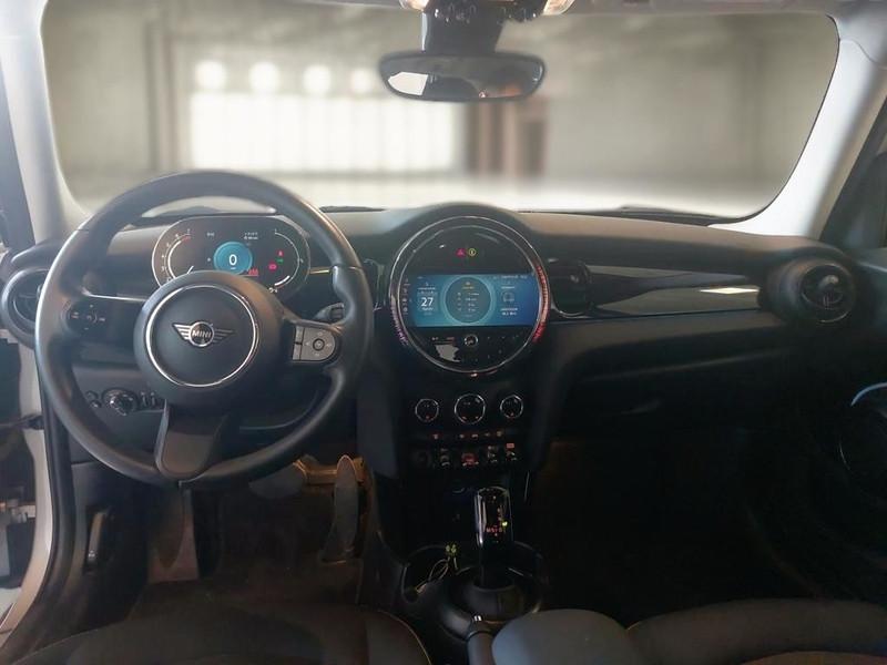 MINI COOPER ESSENTIAL AUTO 5 PORTE BERLINA