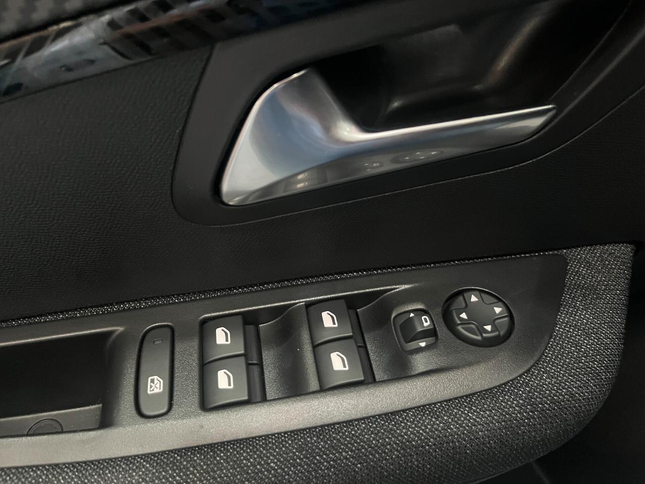 Peugeot 208 1.2 Hybrid E-DCS6 Automatica 100cv Style ITALIANA