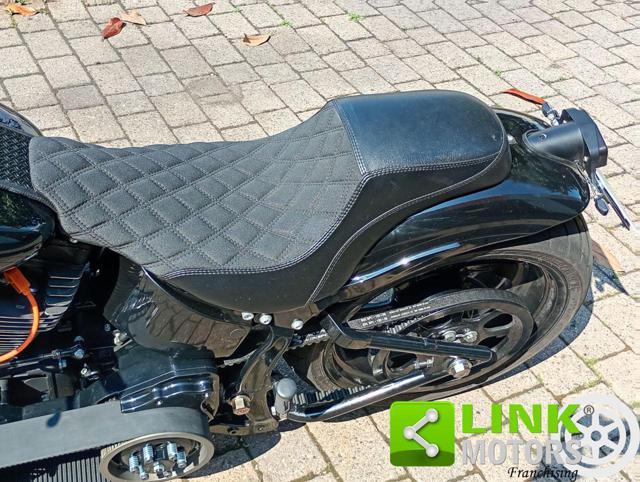 HARLEY-DAVIDSON FXSTB Night Train Special Screamin Eagle