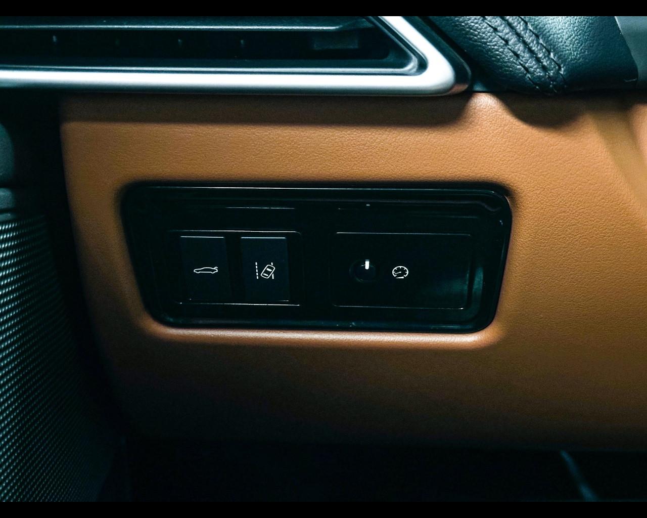 JAGUAR XE 2.0 D Turbo 180 CV AWD aut. Prestig