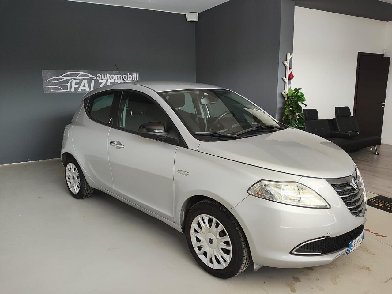 Lancia Ypsilon 1.2 69 CV 5 porte S&S Silver