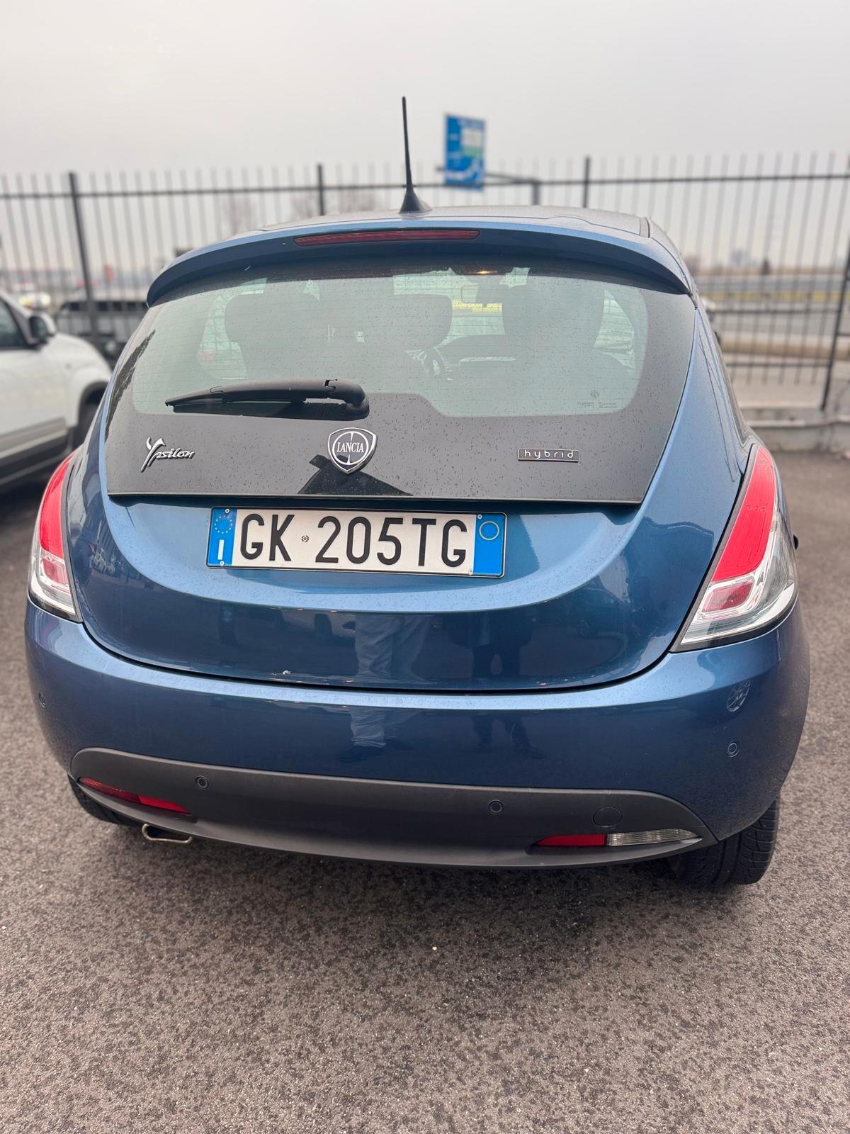 Lancia Ypsilon 1.0 FireFly 5 porte S&S Hybrid Gold