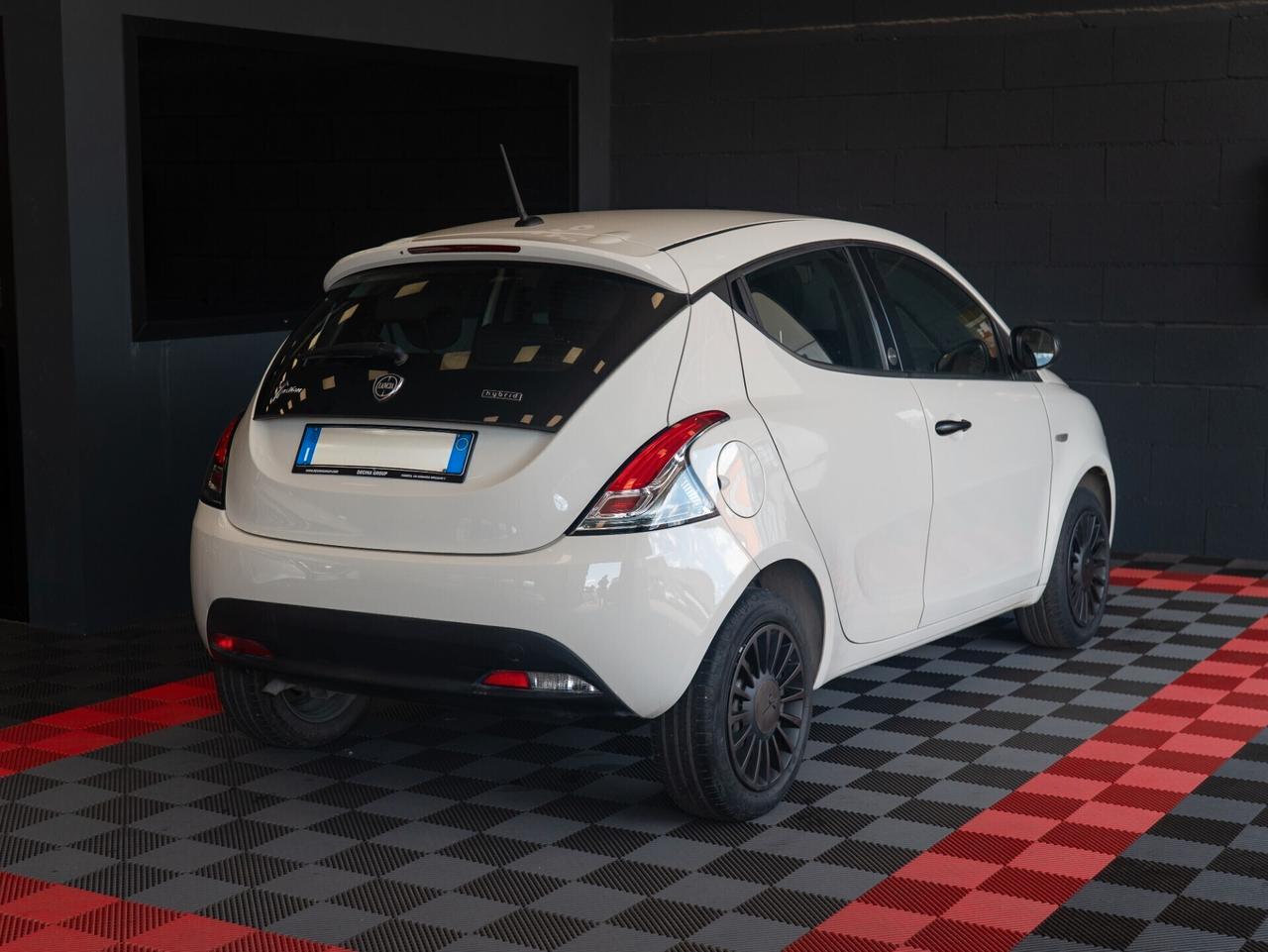 Lancia Ypsilon 1.0 FireFly Hybrid 70 cv 5 porte