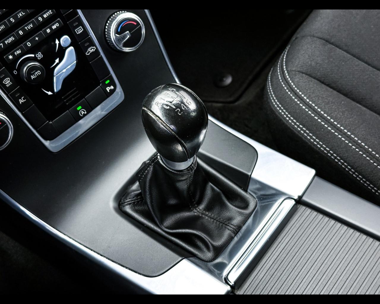 VOLVO V60 (2010-2018) - V60 D2 1.6 Momentum