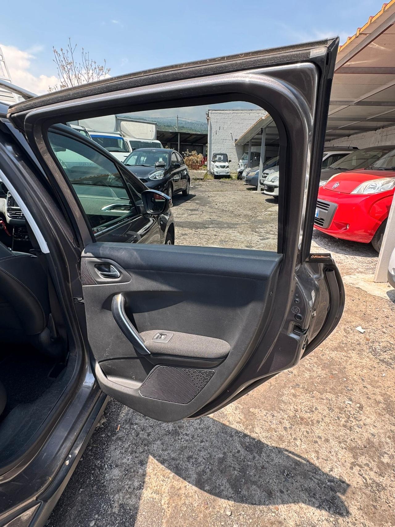 Peugeot 2008 1.6 e-HDi 92 CV Stop&Start Allure