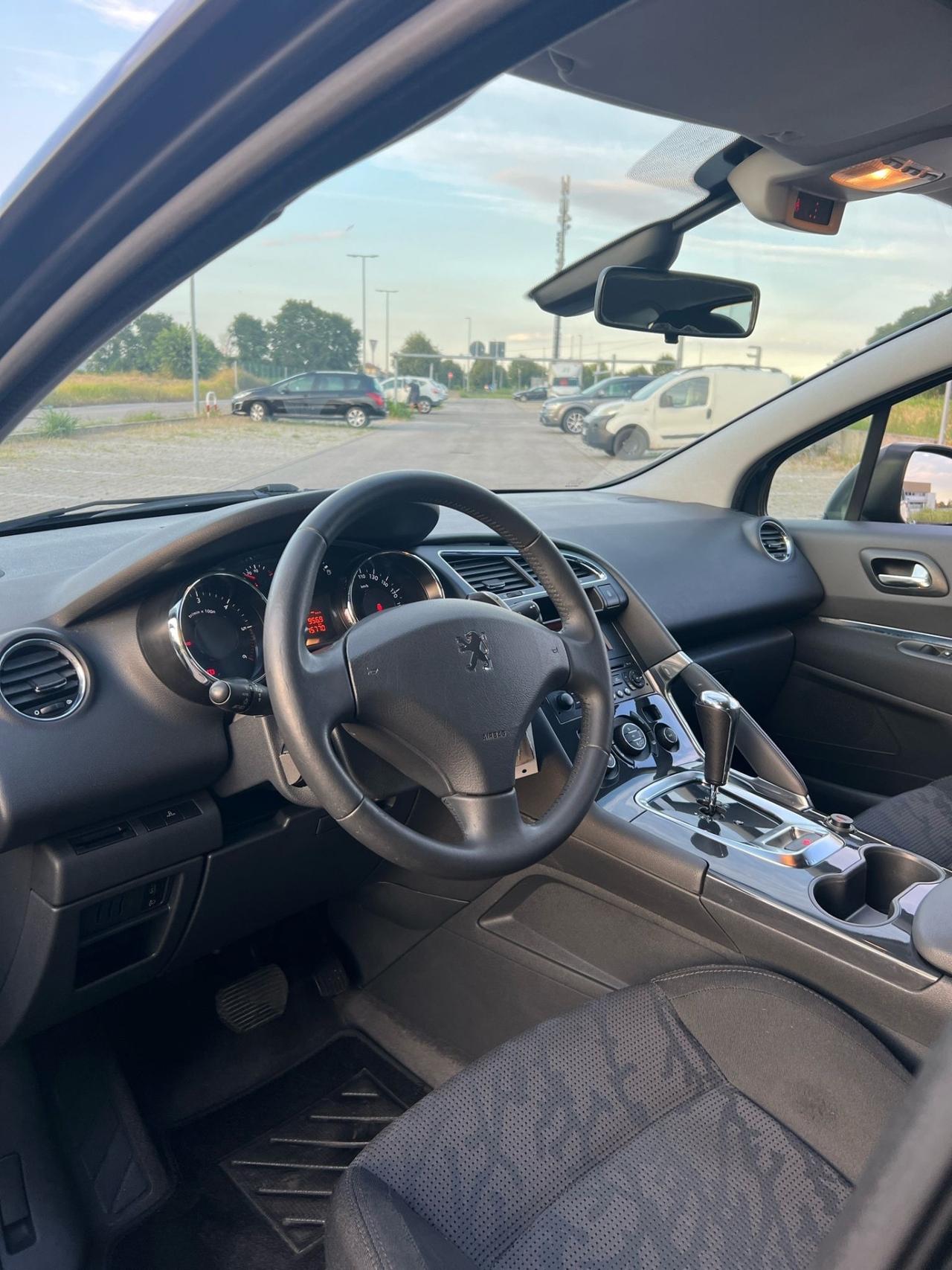 Peugeot 3008 1.6 HDi 110CV cambio robotizzato Tecno