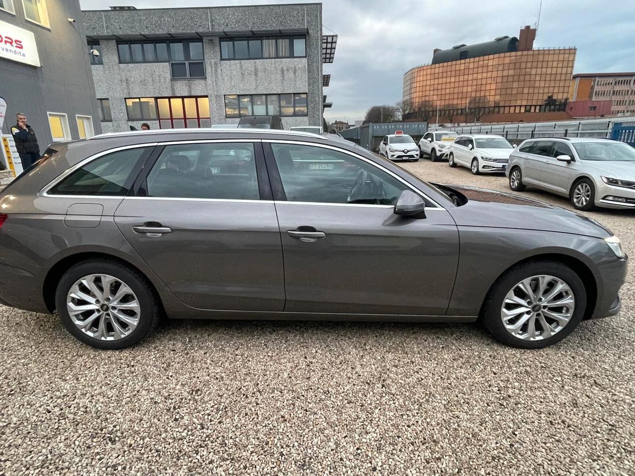 Audi A4 Avant 30 TDI/136 CV S tronic Business Advanced