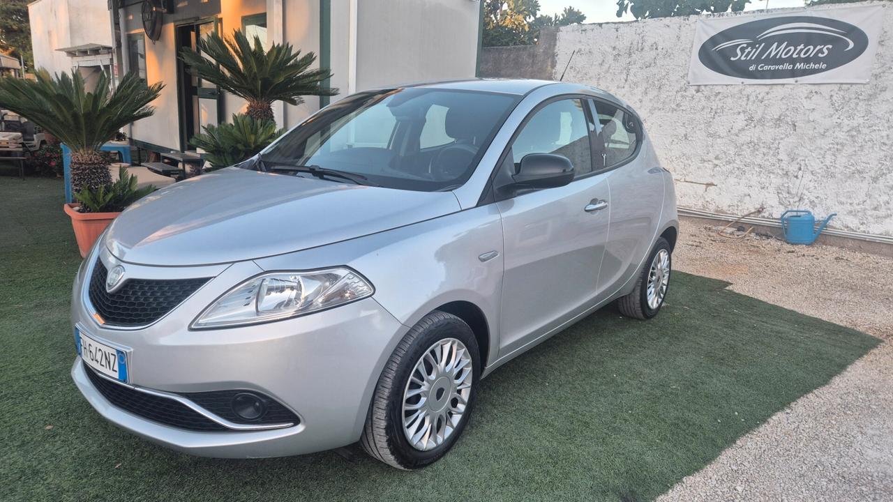 Lancia Ypsilon 1.2 69 CV 5 porte Silver