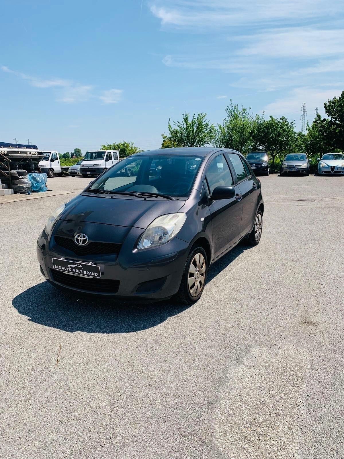 Toyota Yaris 1.0 benzina 2011 130.000km neo patentati