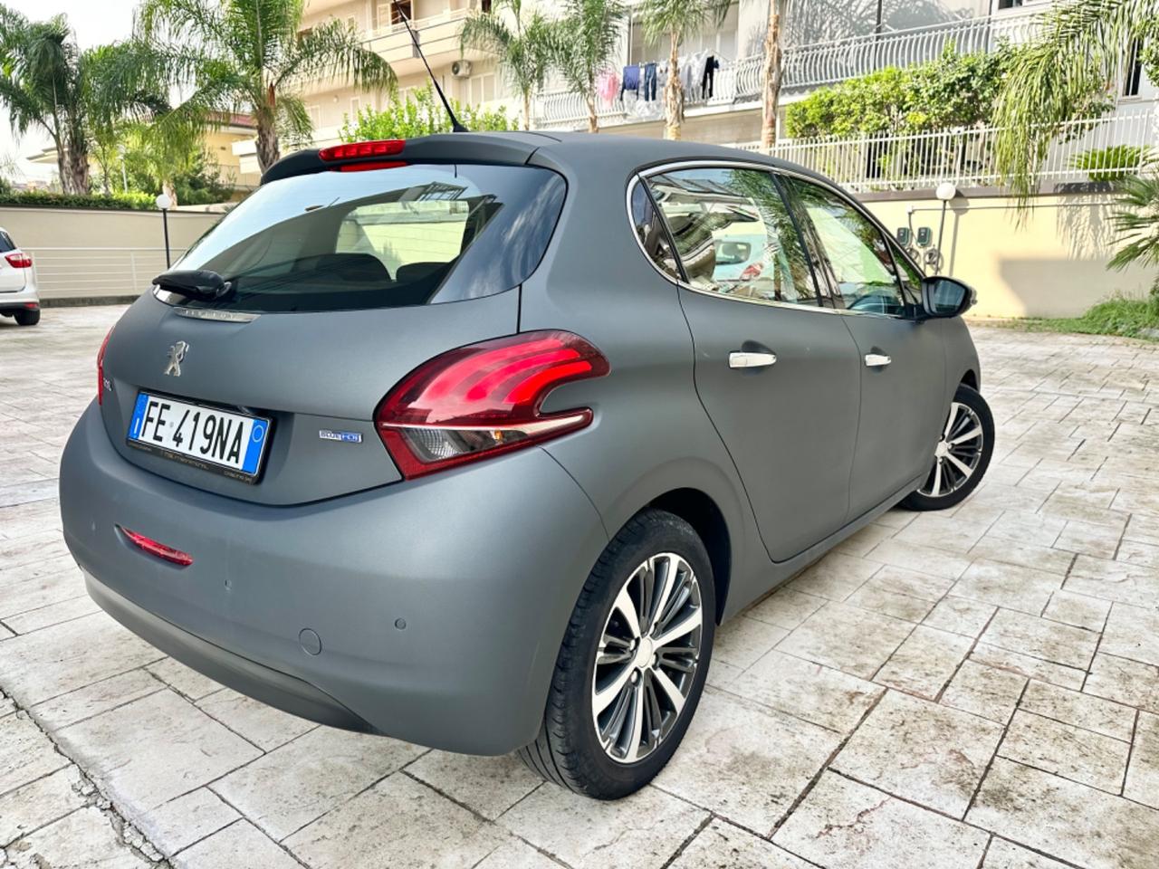 Peugeot 208 BlueHDi 75cv black matt