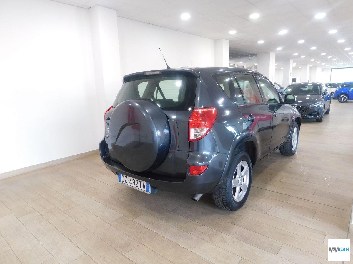 TOYOTA - RAV4 - 2.2 D-4D 177CV Luxury