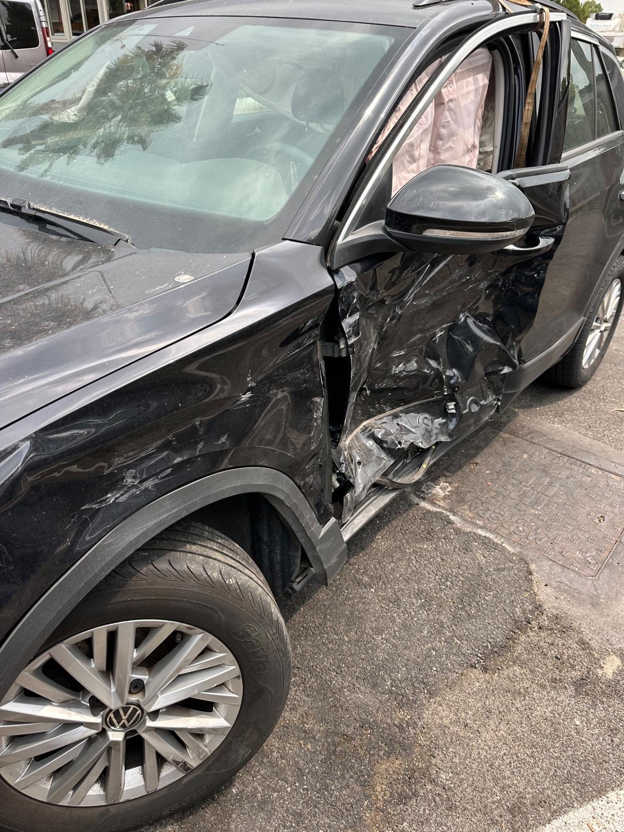 Volkswagen T-Roc 1.5 TSI DSG 150cv SINISTRATA