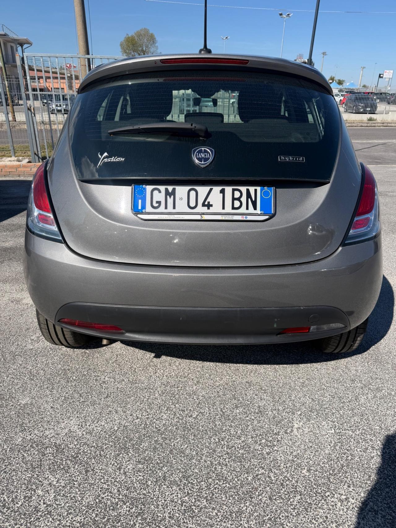 Lancia Ypsilon 1.0 FireFly 5 porte S&S Hybrid Ecochic Silver