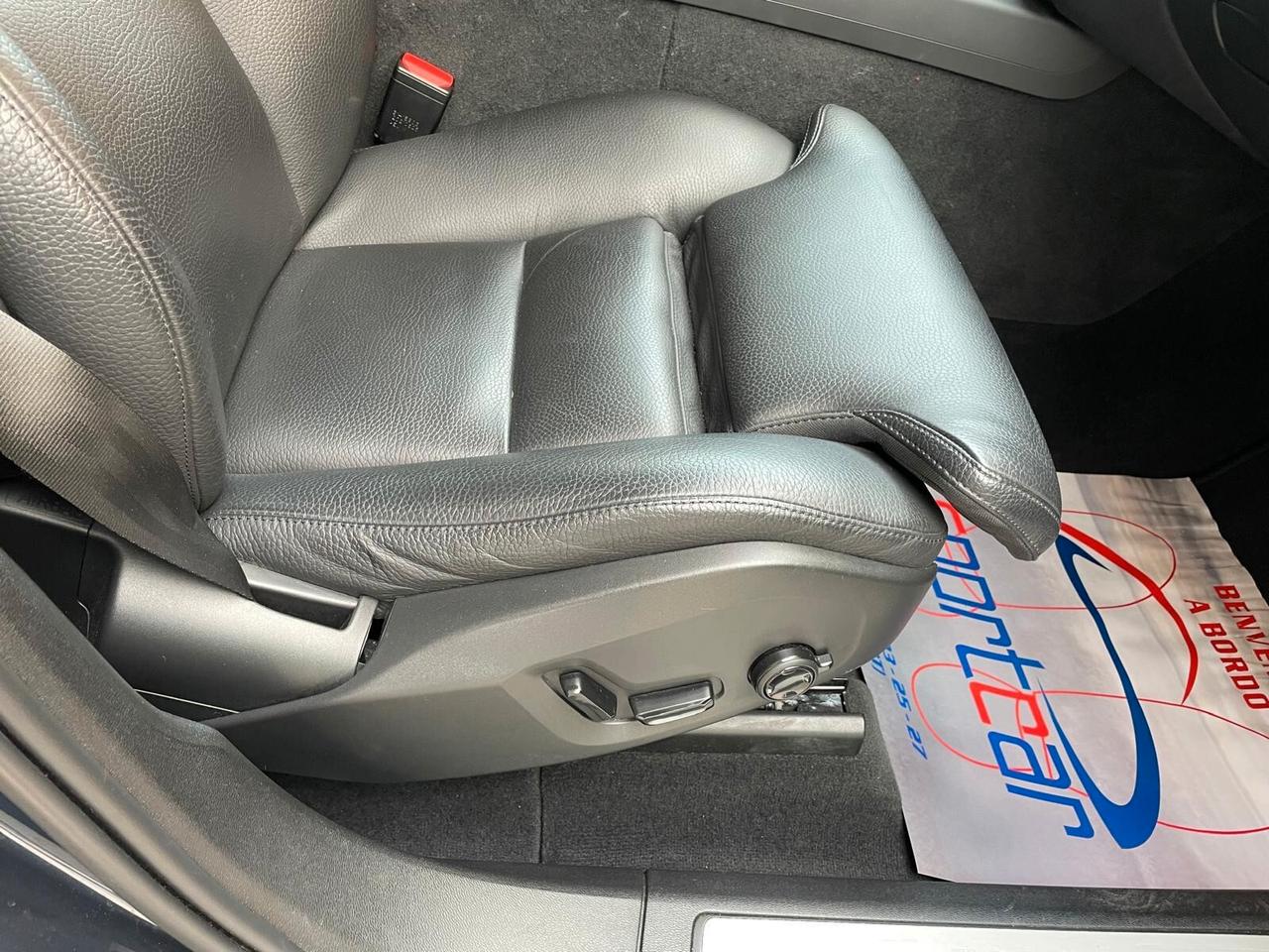 Volvo XC 60 B4 (d) 20d 197CV Aut. INSCRIPTION TETTO NAVY PELLE LED 19