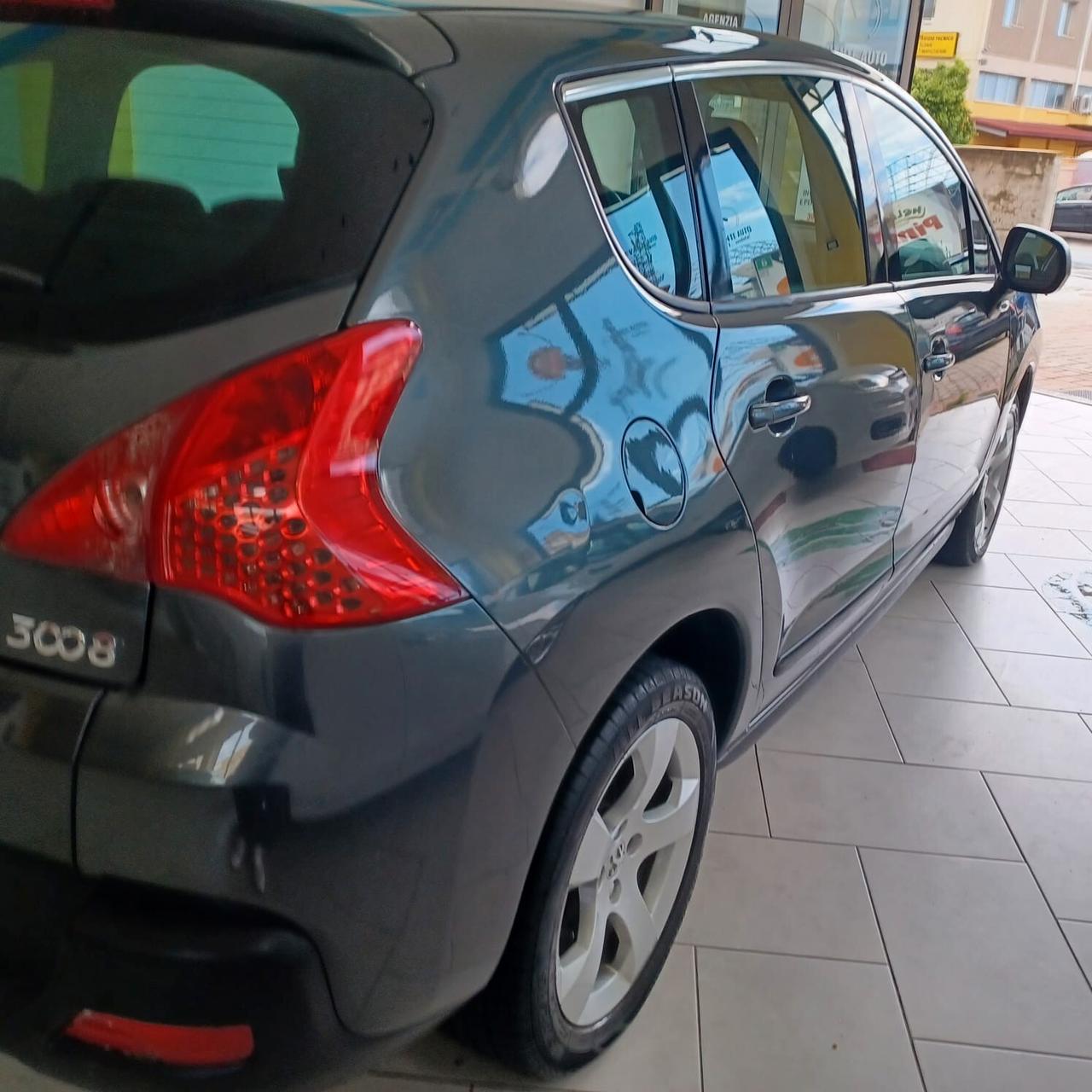 SPAZIOSA IDEALE PER FAMIGLIE 3008 1.6 HDI