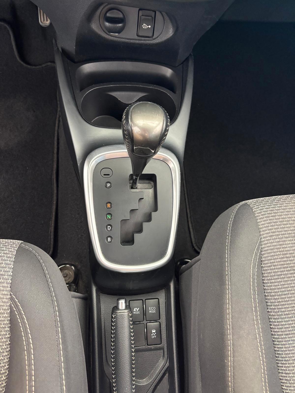 Toyota Yaris 1.5 ANNO 2016 73 CV CAMBIO AUTOMATICO OK NEOPATENTATI