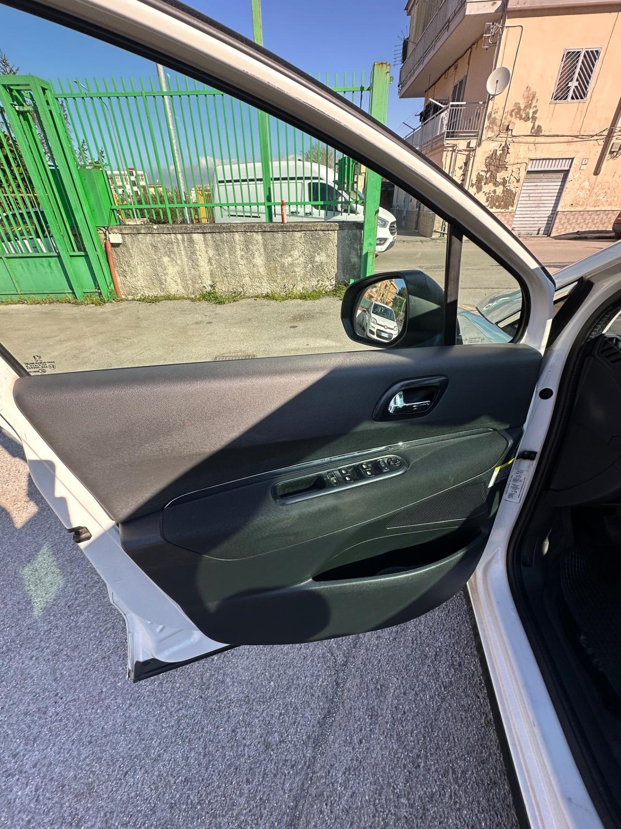 Peugeot 3008 1.6 HDi 112CV Business