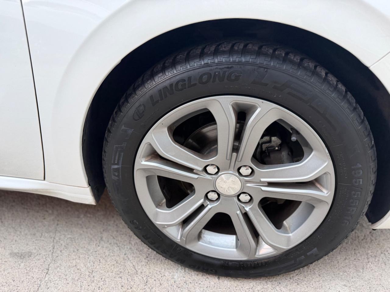 Peugeot 208 82cv 5 porte Allure Km Certificati