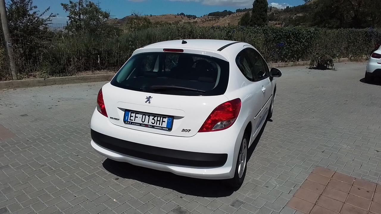 Peugeot 207 1.6 HDi 90CV