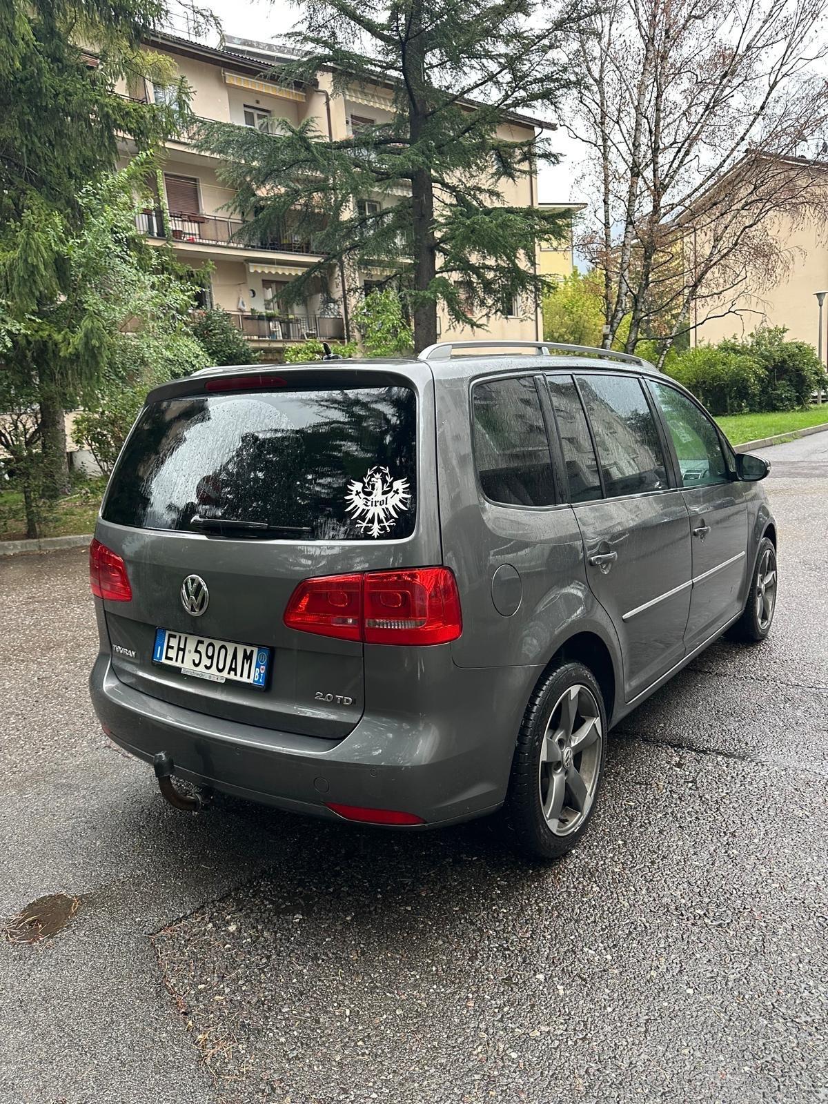 Volkswagen Touran 2.0 TDI 140 CV Highline 7 POSTI