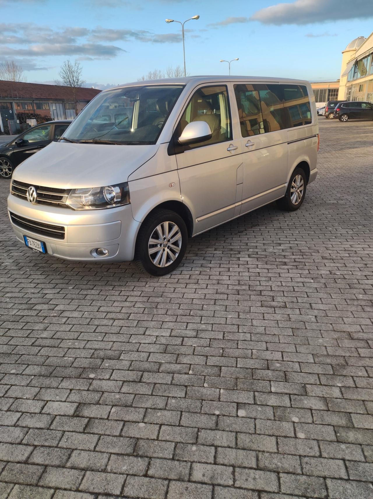 Volkswagen Multivan 2.0 TDI 2015 SOLO 138.000 KM