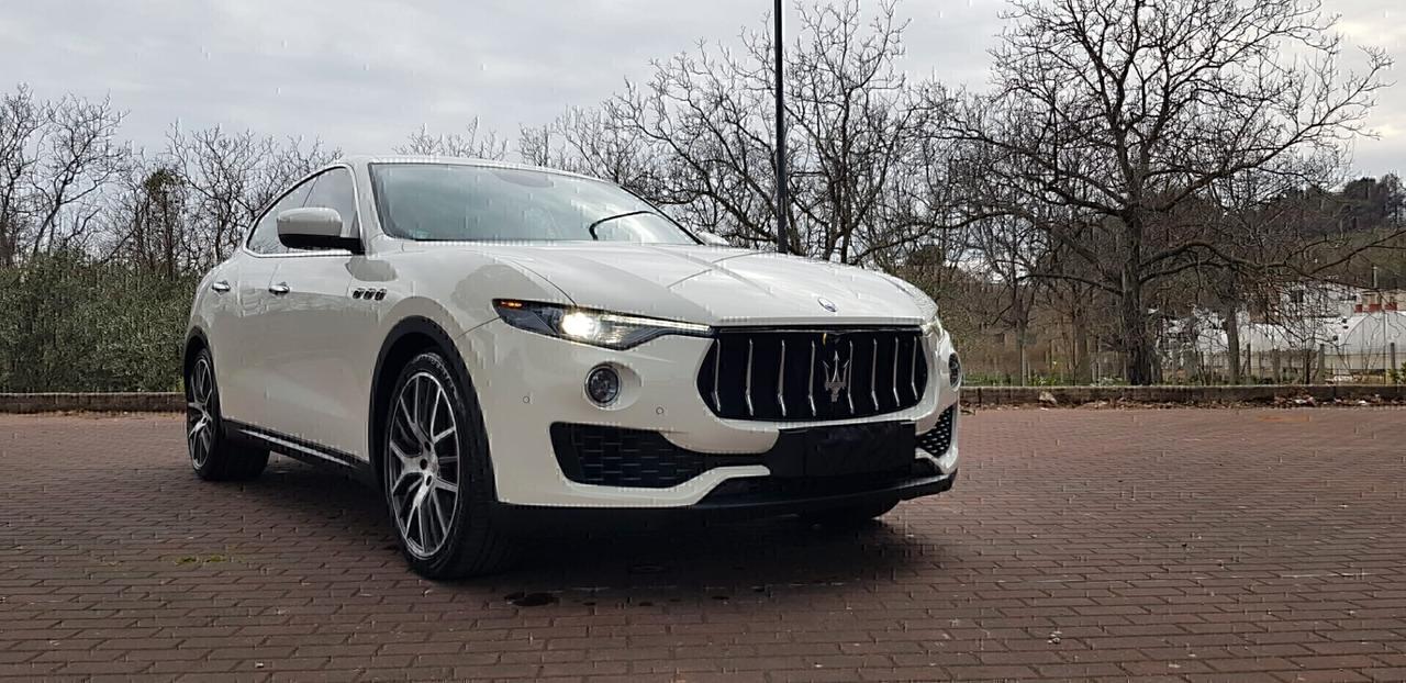 Maserati Levante V6 Diesel 275 Granlusso,pelle rossa,cerchi 21,navi,fari led bixeno,retrocamera,vetri scuri