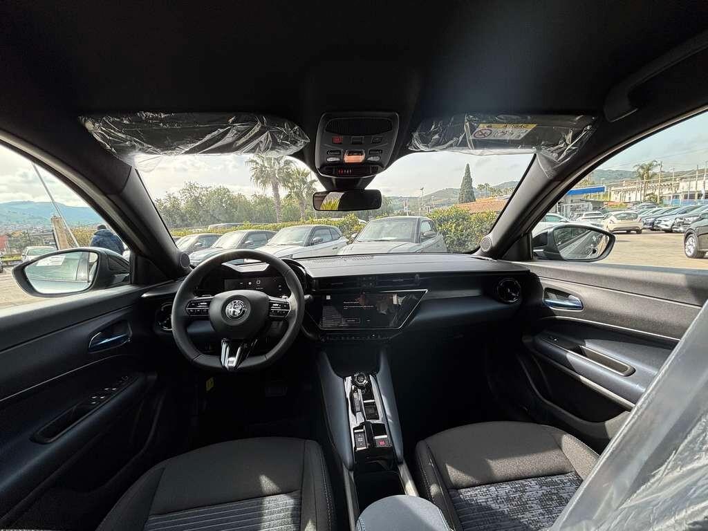 Alfa Romeo Junior 1.2 136 CV Hybrid 2026 KM 0 IVA ESPOSTA Tua a solo 249 Euro al mese