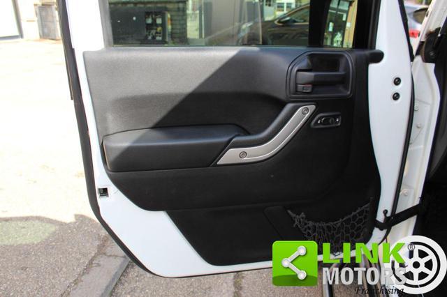 JEEP Wrangler Unlimited 2.8 CRD DPF Sahara Auto