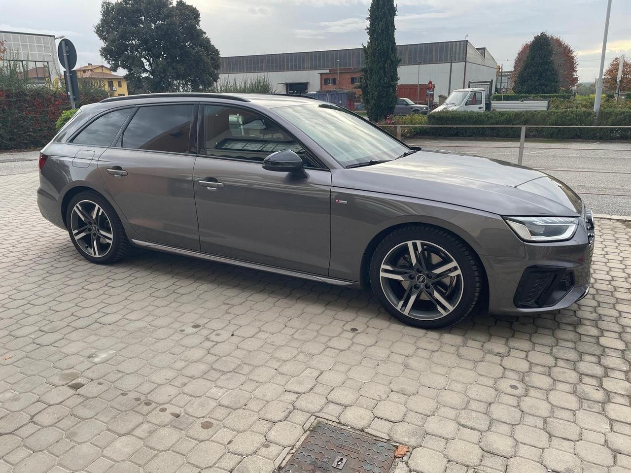 Audi A4 Avant 40 TDI quattro S tronic Business