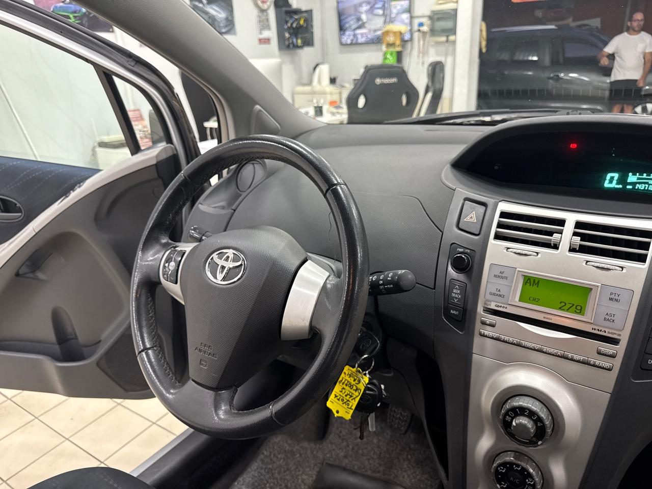 Toyota Yaris 1.0 benzina 140 mila km