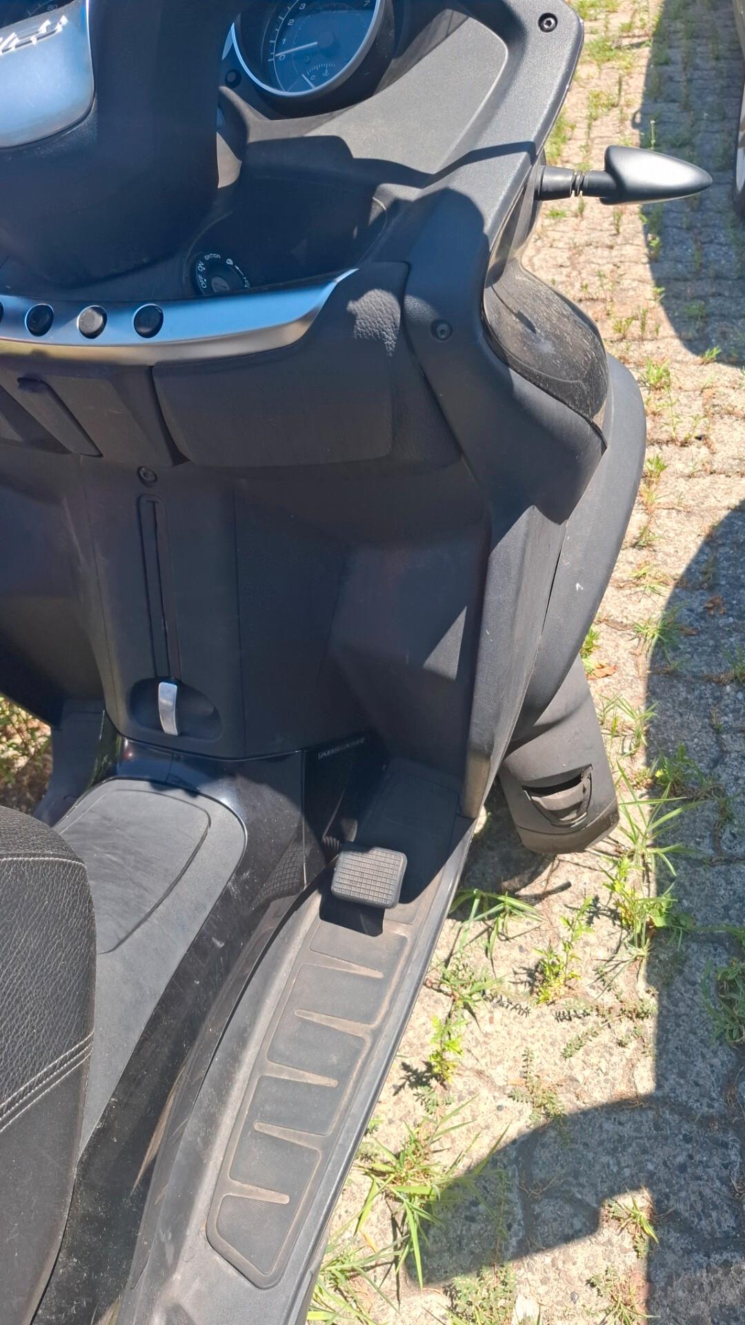 Piaggio MP3 300