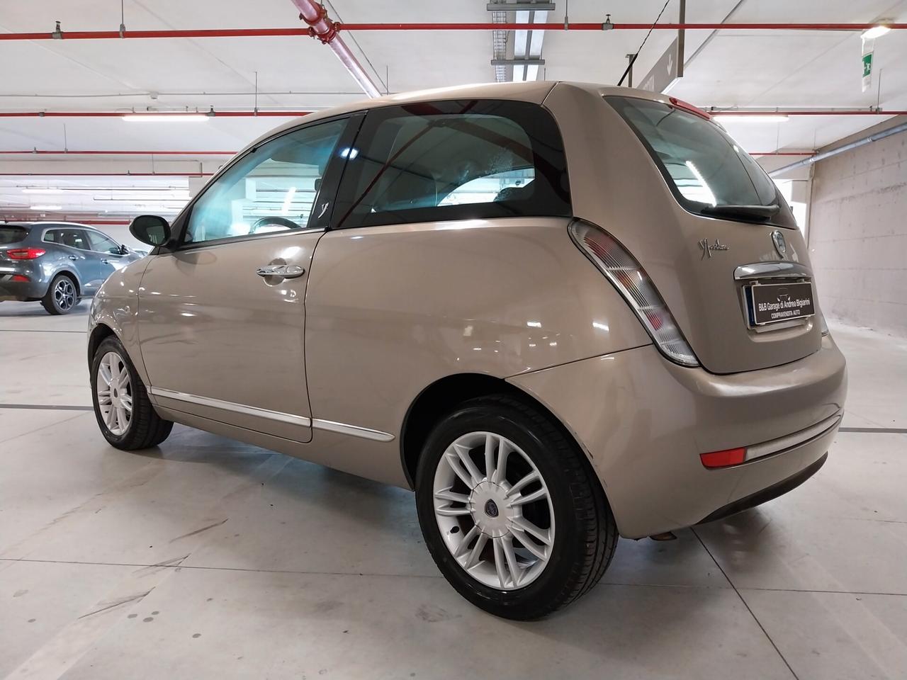 Lancia Ypsilon 1.3 MJT 75 CV VERSUS AUTOMATICA - ok neopatentati