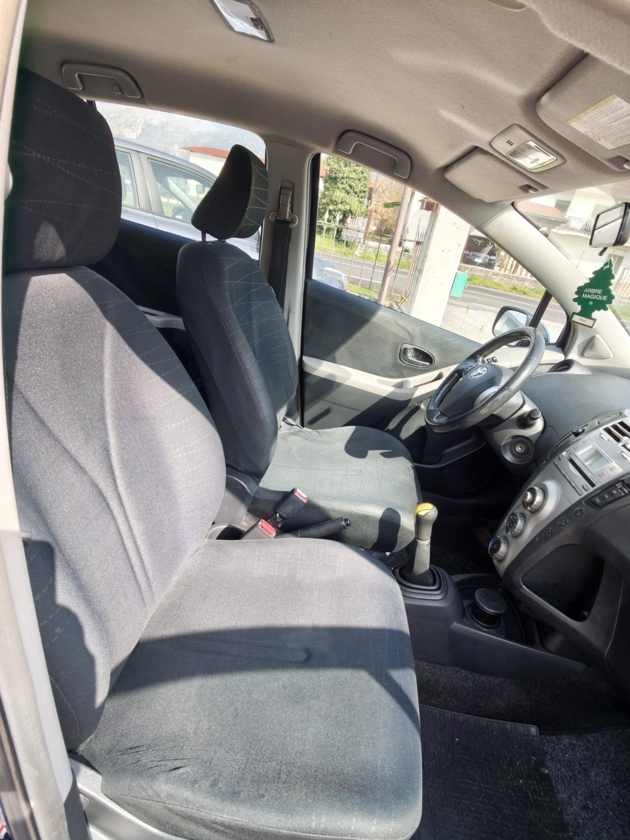 Toyota Yaris 1.0 5 porte Sol km 129 mila certificati