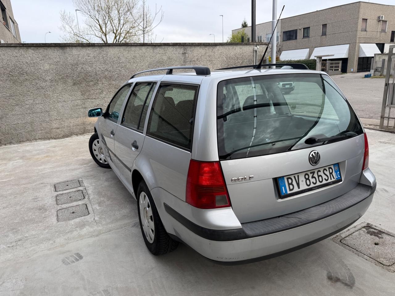VW GOLF 1.6 BENZINA EURO4 UNI PROP NEOPATENTATI