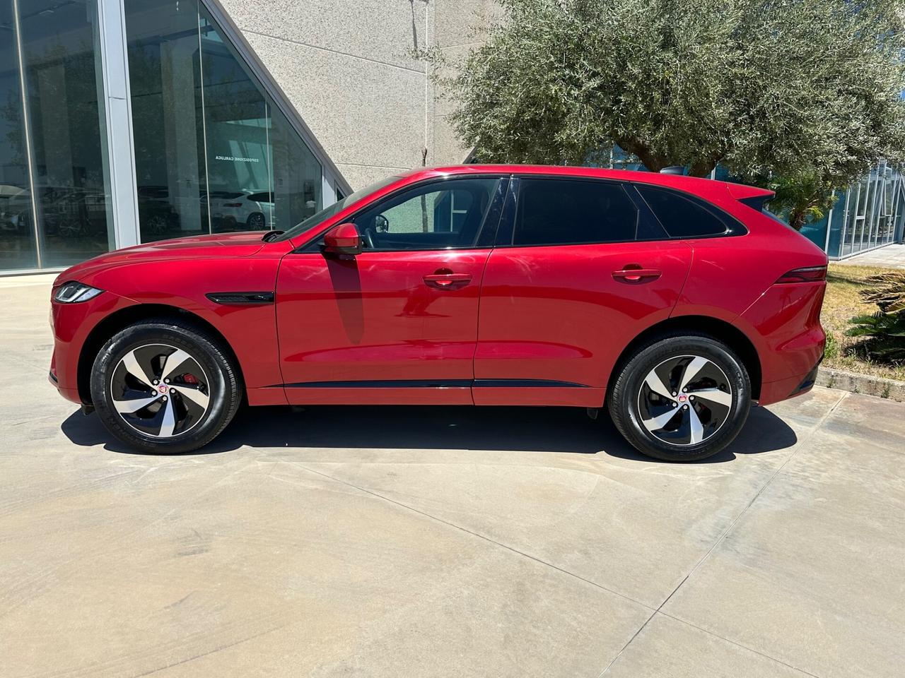Jaguar F-Pace 2.0D R-Dynamic AUTOCARRO N1 totalmente detraibile