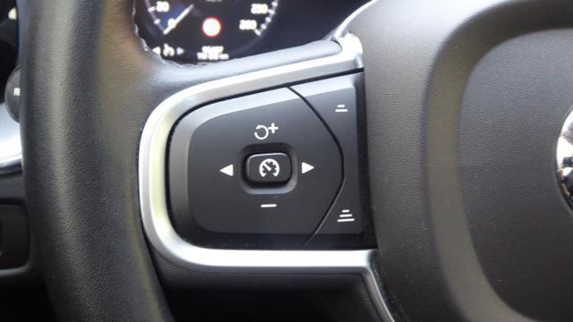 VOLVO XC60 B4 (d) AWD Geartronic Momentum