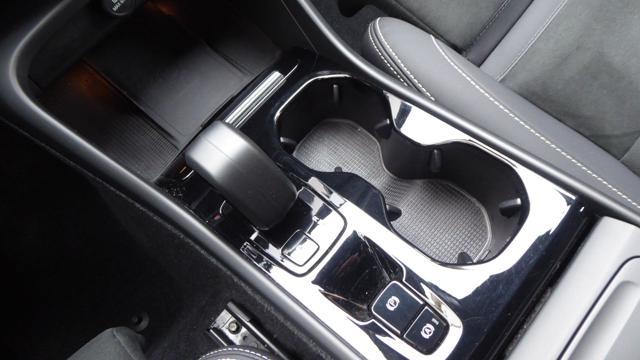 VOLVO XC40 B3 automatico Plus Dark