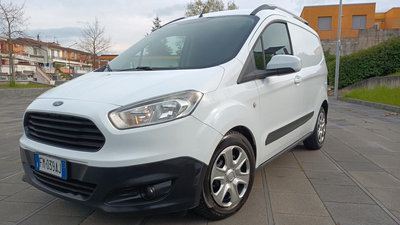 Ford Tourneo Courier 1.5 diesel pari al nuovo