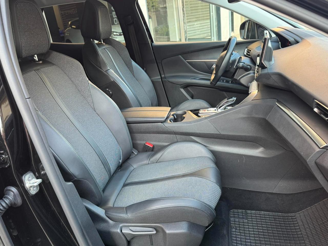 PEUGEOT 3008 HDI 130 S&S EAT8 ALLURE NAVI+RETROCAMERA