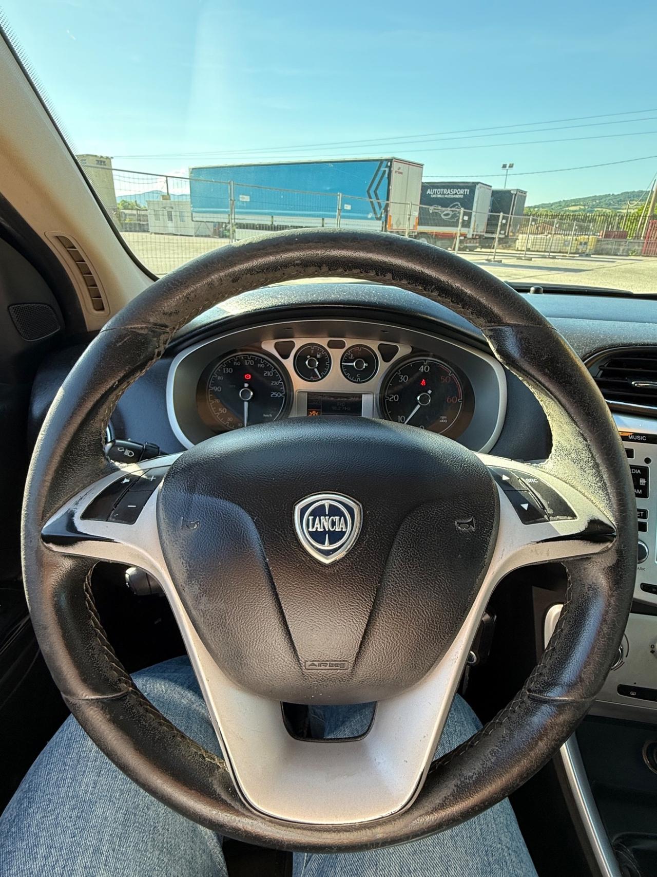 Lancia Delta 1.6 MJT DPF Platino